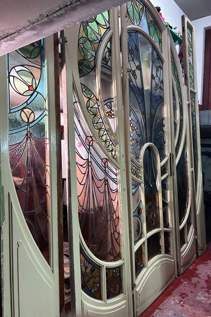 Te Koop: Art Nouveau glas-in-lood binnenwand