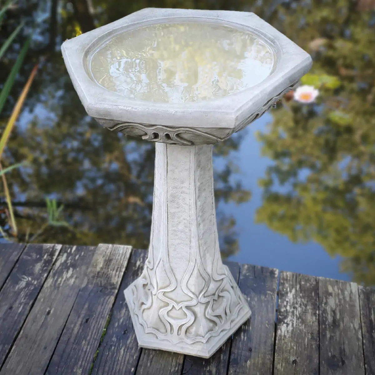Bossewinkel Art Nouveau vogelbadje van gietsteen